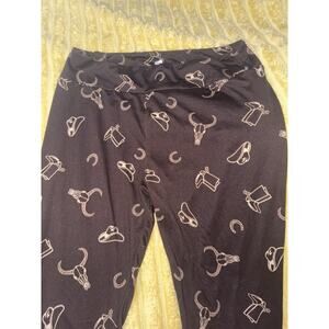 Women’s Brown Western Boots Cattle Horseshoe, Cowboy Hat LuluRoe Leggings Tc